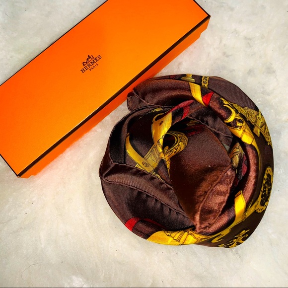 SOLD Hermès | Ferronnerie Silk Scarf - Picture 2 of 9
